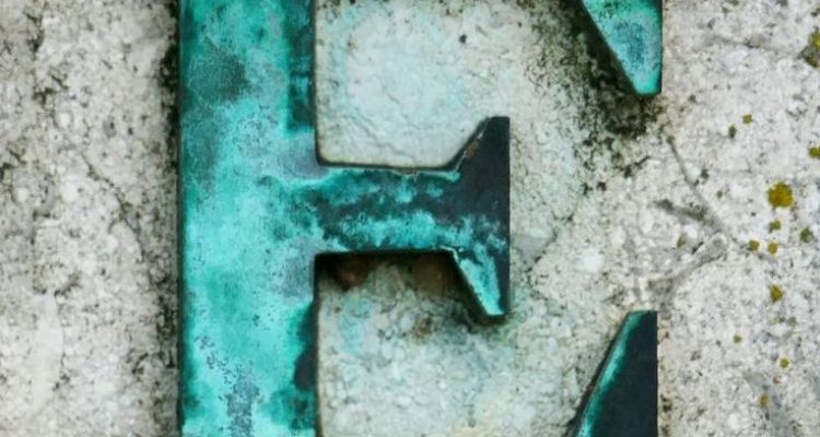 How E Commerce News Shapes Buying Behavior Today