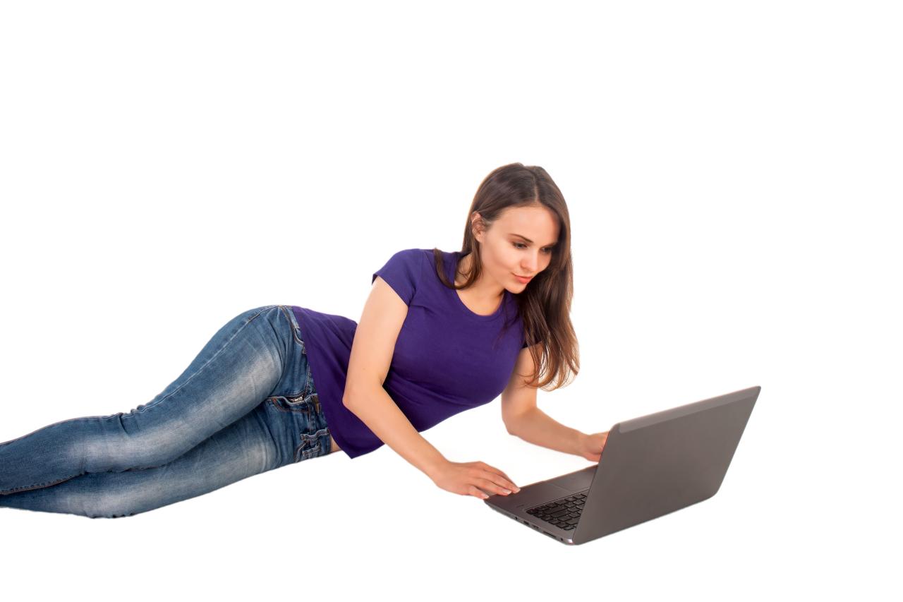 Gambar : buku catatan, komputer, bayangan hitam, gadis, duduk, mebel ... Online Fashion Stores That Redefine Modern Shopping